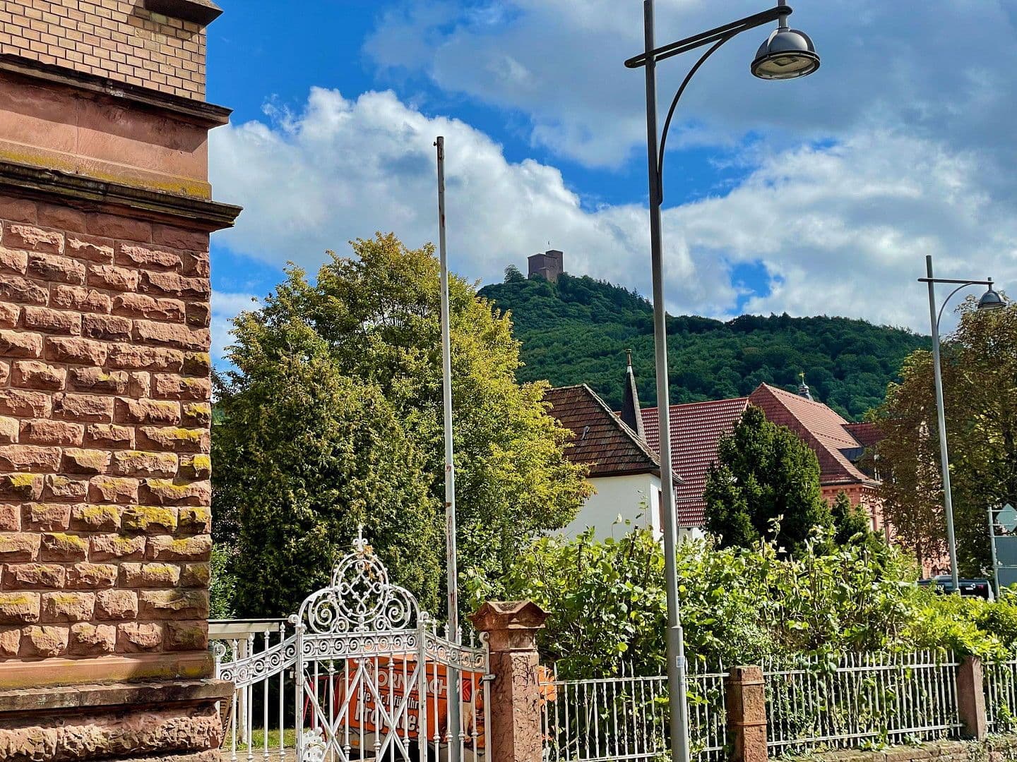 Prenájom bytu 6-izbový 154 m², Prof.-Nägle-Platz 2, Annweiler am Trifels, Porýnie-Falcko Prenájom bytu 6-izbový 154 m², Prof.-Nägle-Platz 2, Annweiler am Trifels, Porýnie-Falcko