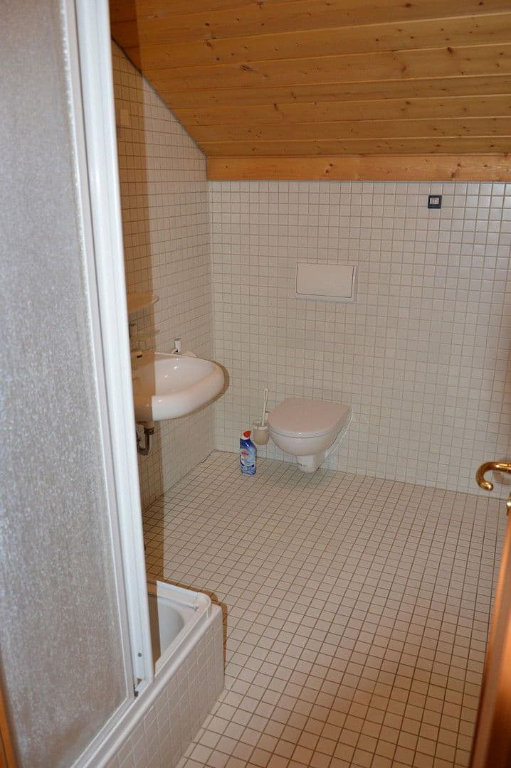 Predaj domu 217 m², pozemek 1.609 m², Gangkofen, Bavorsko Predaj domu 217 m², pozemek 1.609 m², Gangkofen, Bavorsko