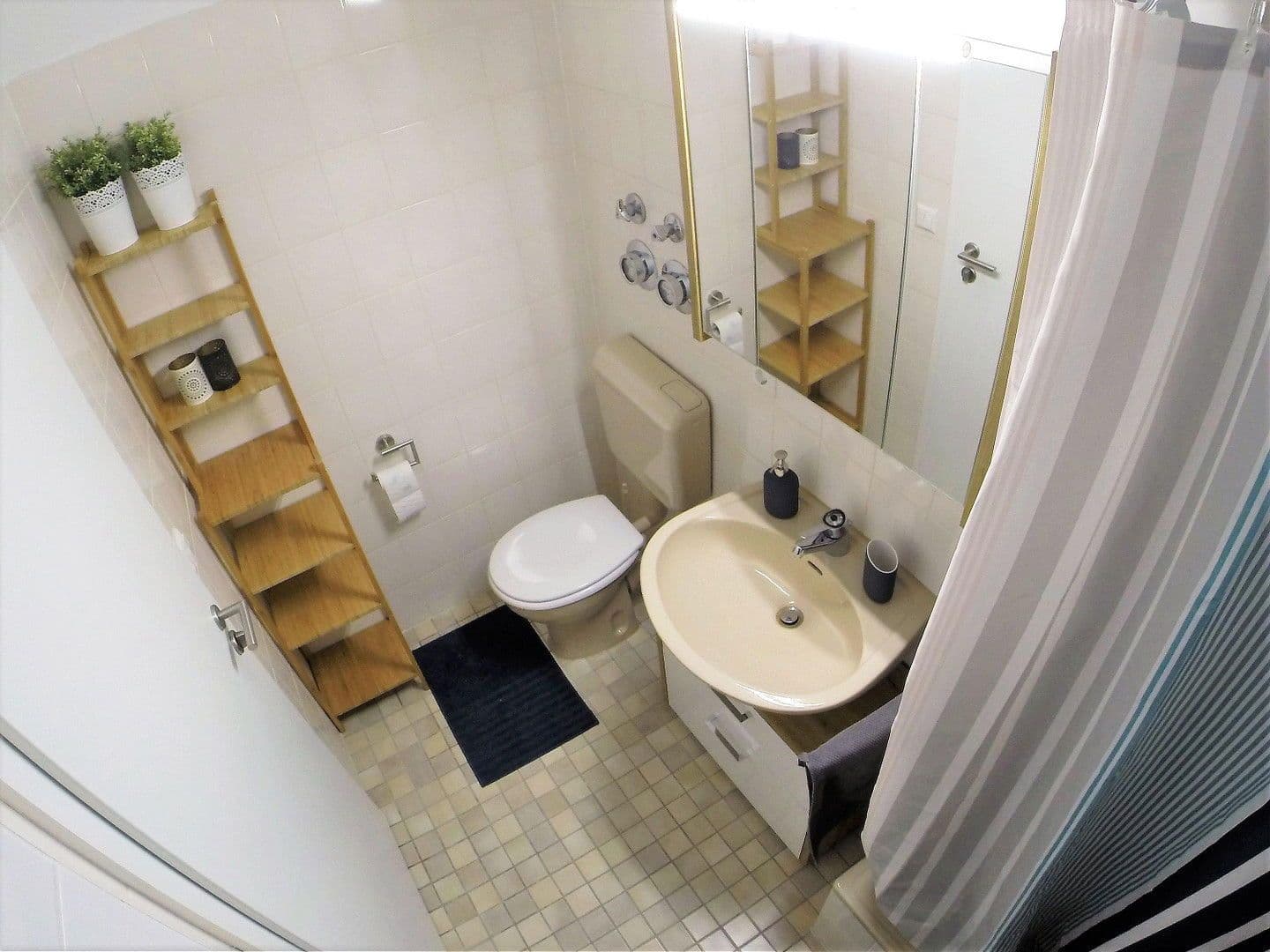 Prenájom bytu 1-izbový 29 m², Freytagstr. 9, Freiburg, Bádensko-Wurttembersko Prenájom bytu 1-izbový 29 m², Freytagstr. 9, Freiburg, Bádensko-Wurttembersko