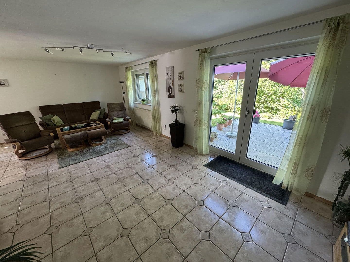 Predaj domu 198 m², pozemek 200 m², Oberstimm, Bavorsko Predaj domu 198 m², pozemek 200 m², Oberstimm, Bavorsko