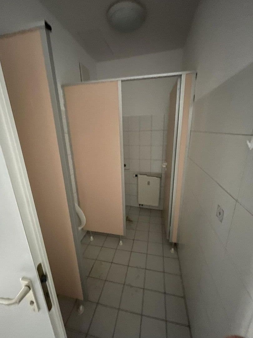 Prenájom nebytového priestoru 260 m², Ditzingen, Bádensko-Wurttembersko Prenájom nebytového priestoru 260 m², Ditzingen, Bádensko-Wurttembersko