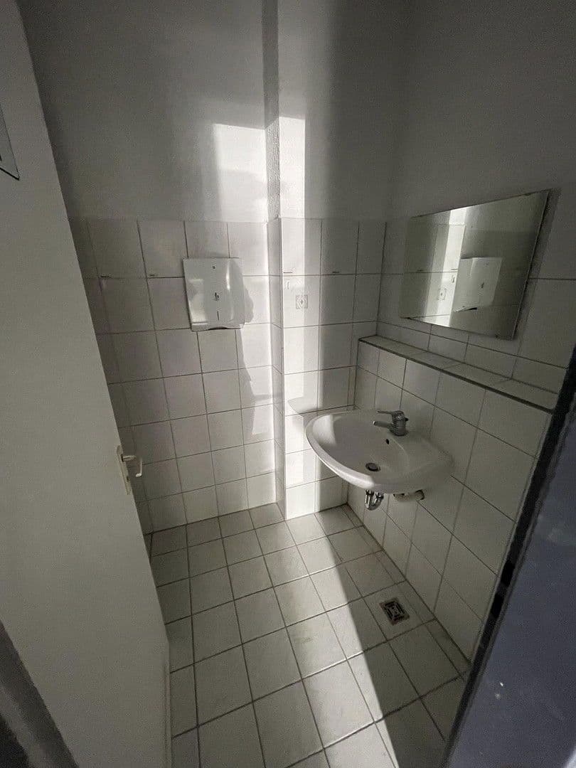 Prenájom nebytového priestoru 260 m², Ditzingen, Bádensko-Wurttembersko Prenájom nebytového priestoru 260 m², Ditzingen, Bádensko-Wurttembersko