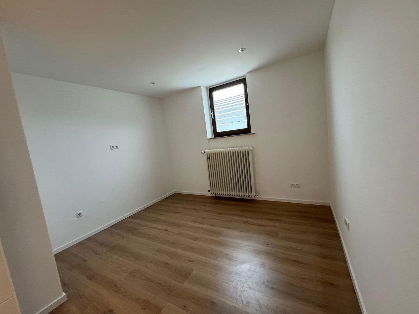 Prenájom bytu 2-izbový 68 m², Obere Hauptstrasse, Lustadt, Porýnie-Falcko Prenájom bytu 2-izbový 68 m², Obere Hauptstrasse, Lustadt, Porýnie-Falcko