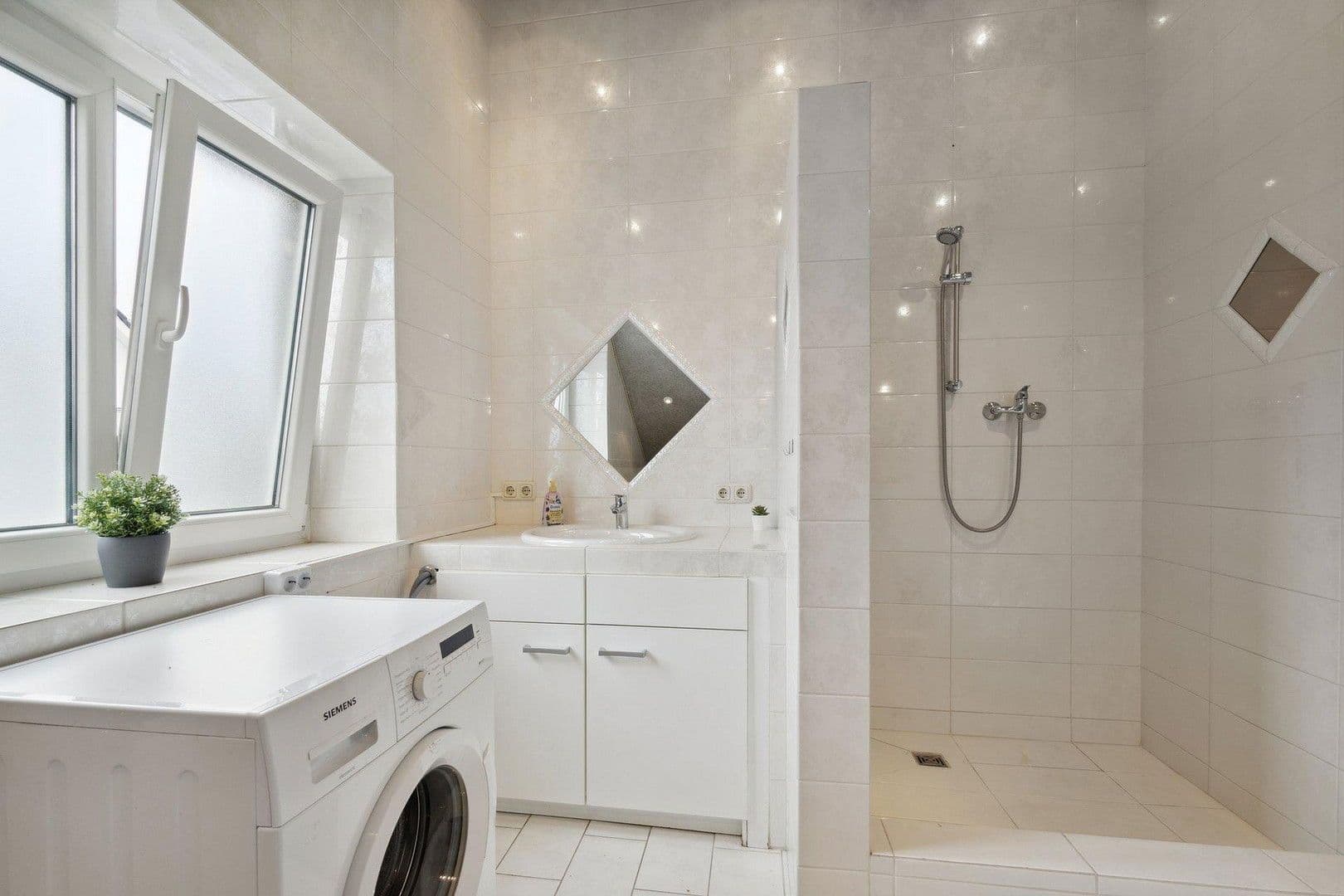 Prenájom bytu 1-izbový 16 m², Iltisstr. 9, München, Bavorsko Prenájom bytu 1-izbový 16 m², Iltisstr. 9, München, Bavorsko