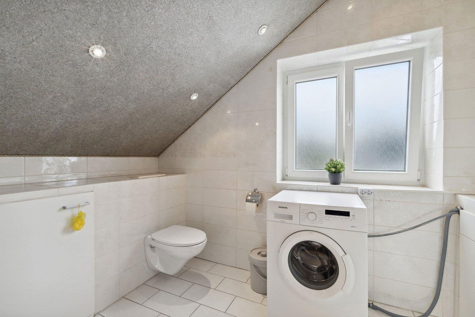 Prenájom bytu 1-izbový 16 m², Iltisstr. 9, München, Bavorsko Prenájom bytu 1-izbový 16 m², Iltisstr. 9, München, Bavorsko