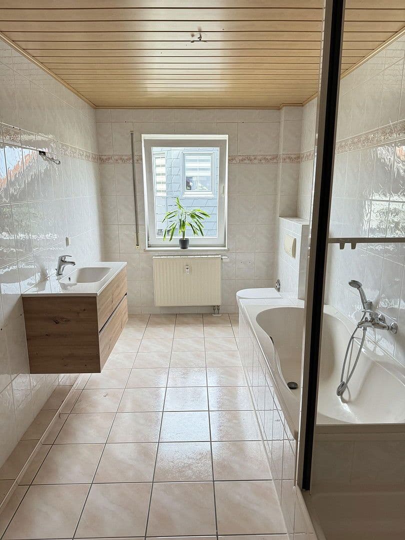 Prenájom bytu 3-izbový 90 m², Birkenweg 9, Gornau, Sasko Prenájom bytu 3-izbový 90 m², Birkenweg 9, Gornau, Sasko