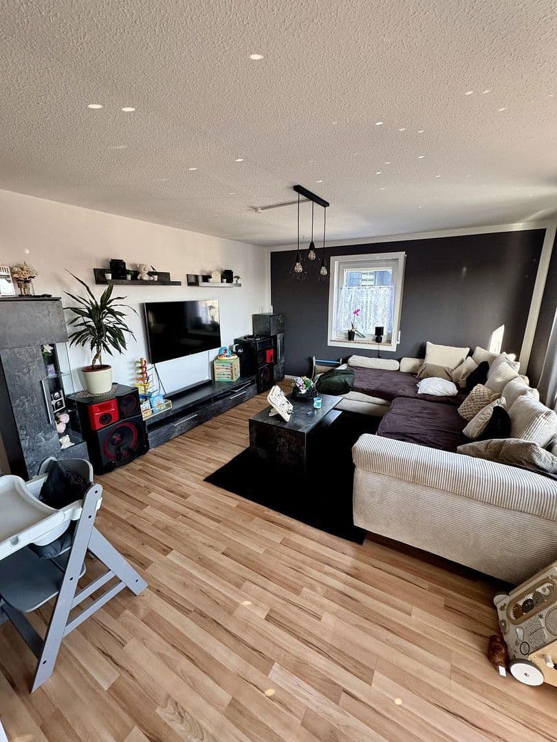 Prenájom bytu 3-izbový 90 m², Birkenweg 9, Gornau, Sasko Prenájom bytu 3-izbový 90 m², Birkenweg 9, Gornau, Sasko