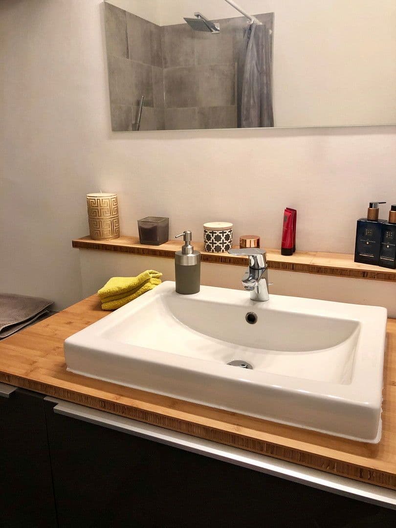 Prenájom bytu 3-izbový 101 m², Krefeld, Severné Porýnie - Westfálsko Prenájom bytu 3-izbový 101 m², Krefeld, Severné Porýnie - Westfálsko