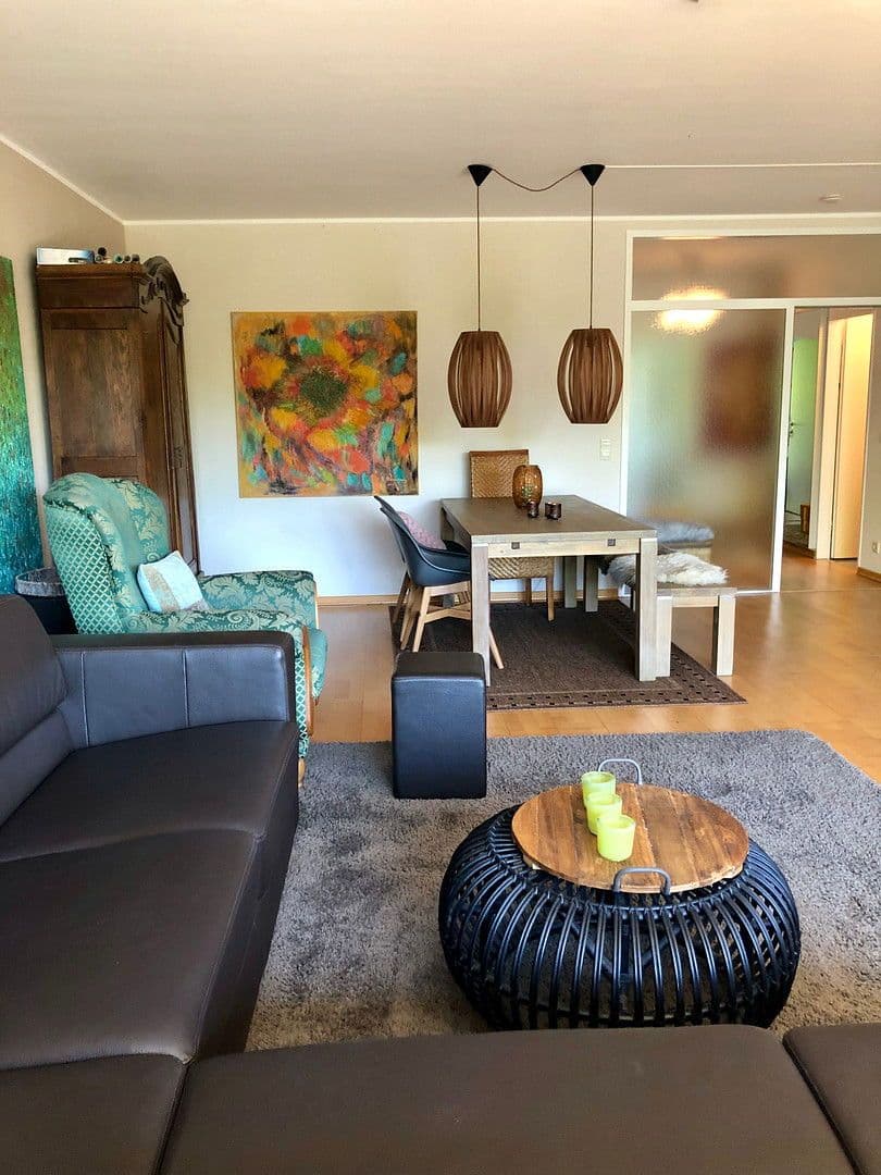 Prenájom bytu 3-izbový 101 m², Krefeld, Severné Porýnie - Westfálsko Prenájom bytu 3-izbový 101 m², Krefeld, Severné Porýnie - Westfálsko