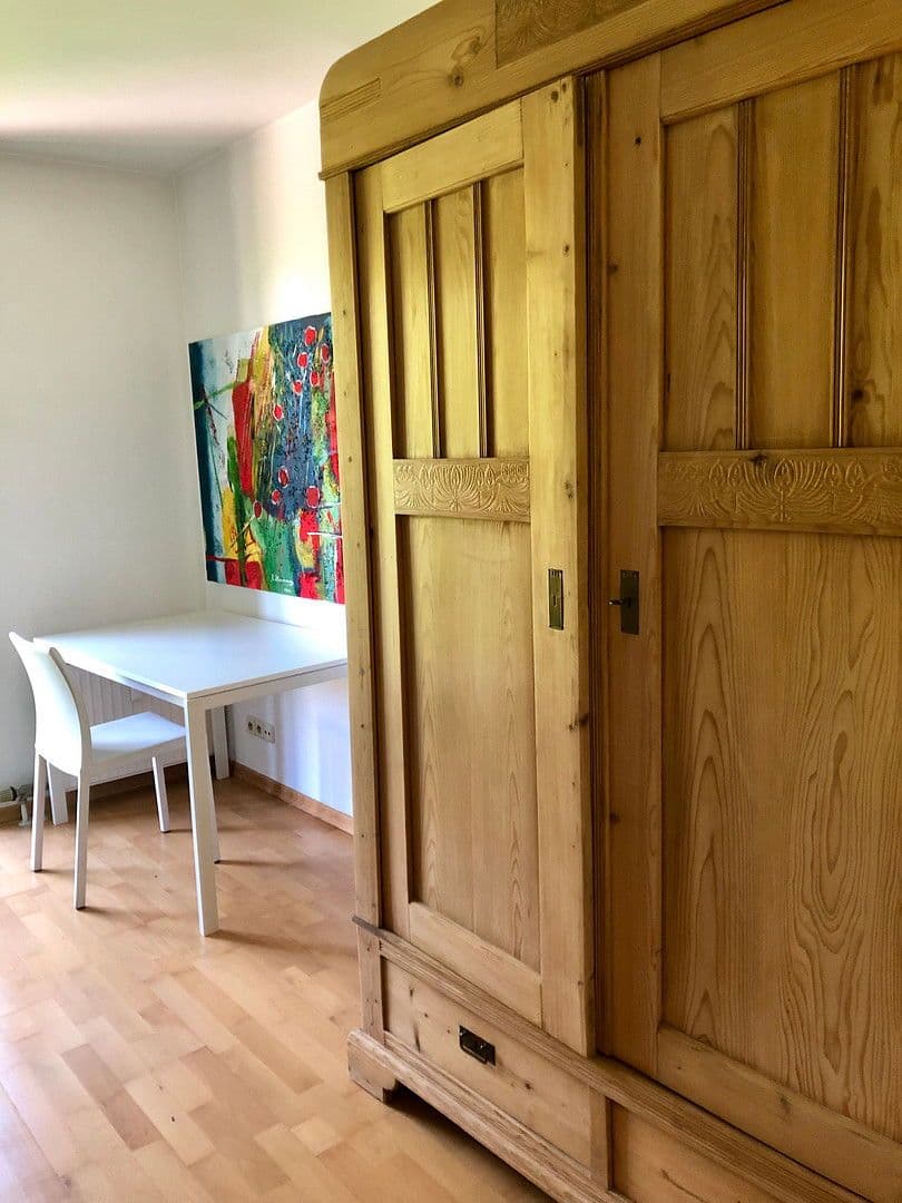 Prenájom bytu 3-izbový 101 m², Krefeld, Severné Porýnie - Westfálsko Prenájom bytu 3-izbový 101 m², Krefeld, Severné Porýnie - Westfálsko