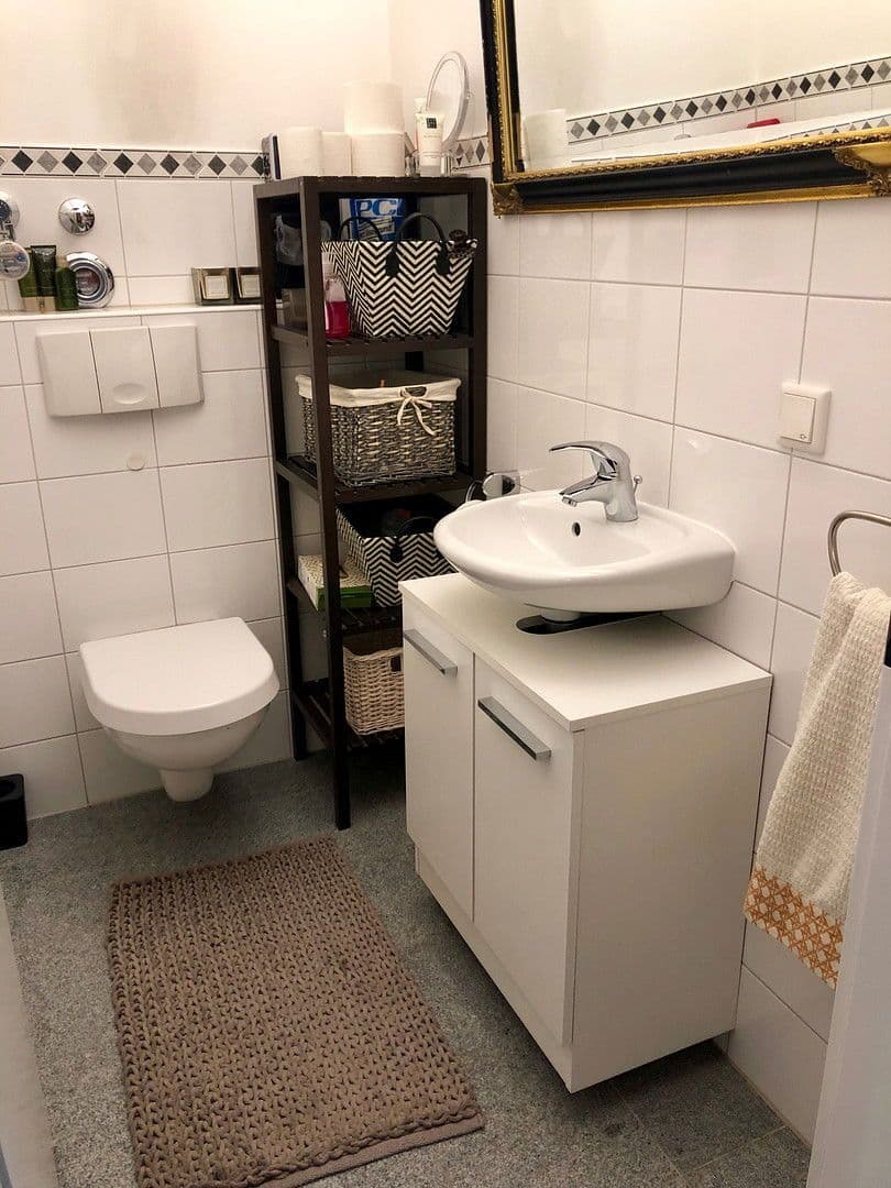 Prenájom bytu 3-izbový 101 m², Krefeld, Severné Porýnie - Westfálsko Prenájom bytu 3-izbový 101 m², Krefeld, Severné Porýnie - Westfálsko