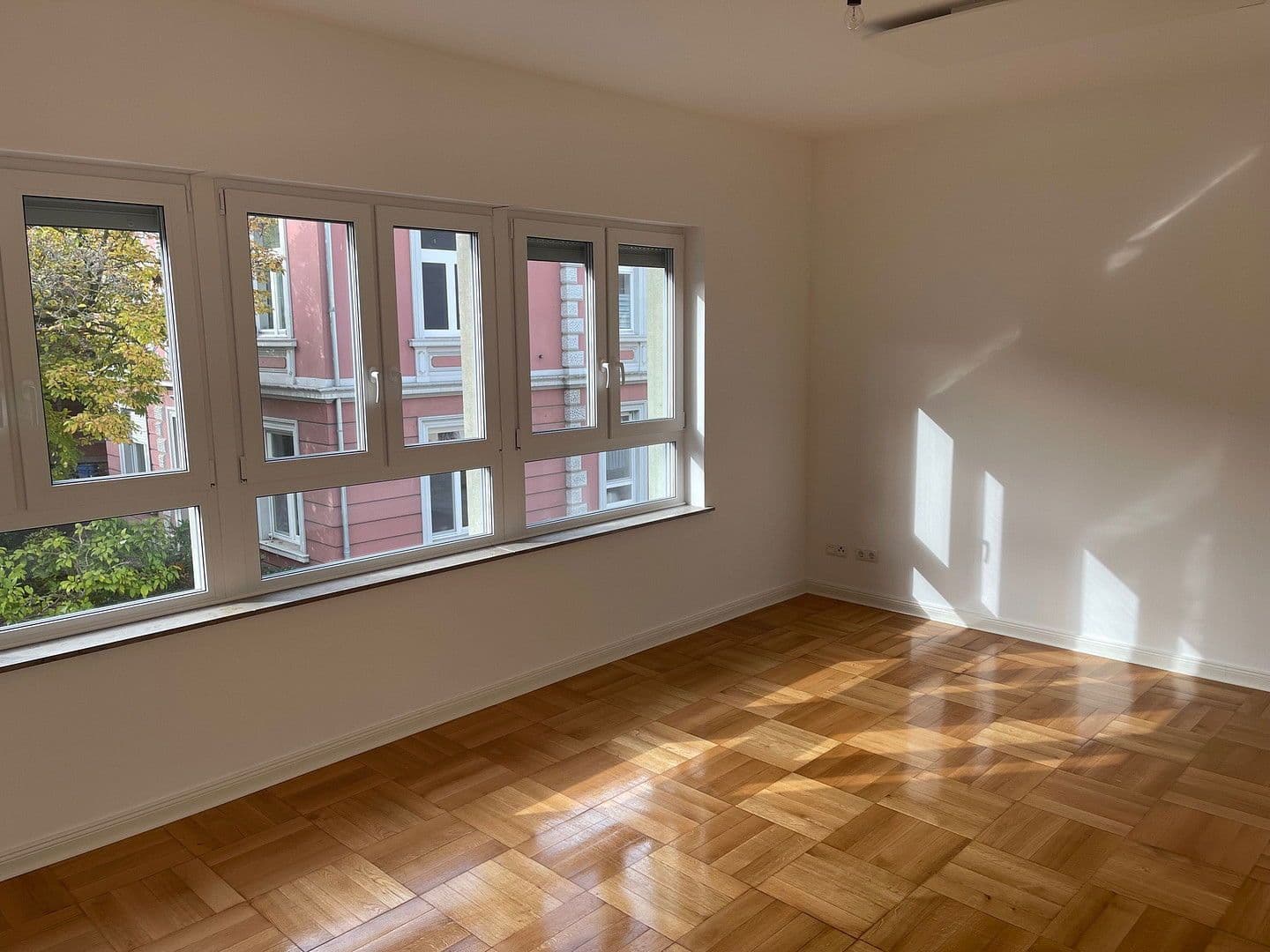 Prenájom bytu 3-izbový 90 m², Neuwied, Porýnie-Falcko Prenájom bytu 3-izbový 90 m², Neuwied, Porýnie-Falcko