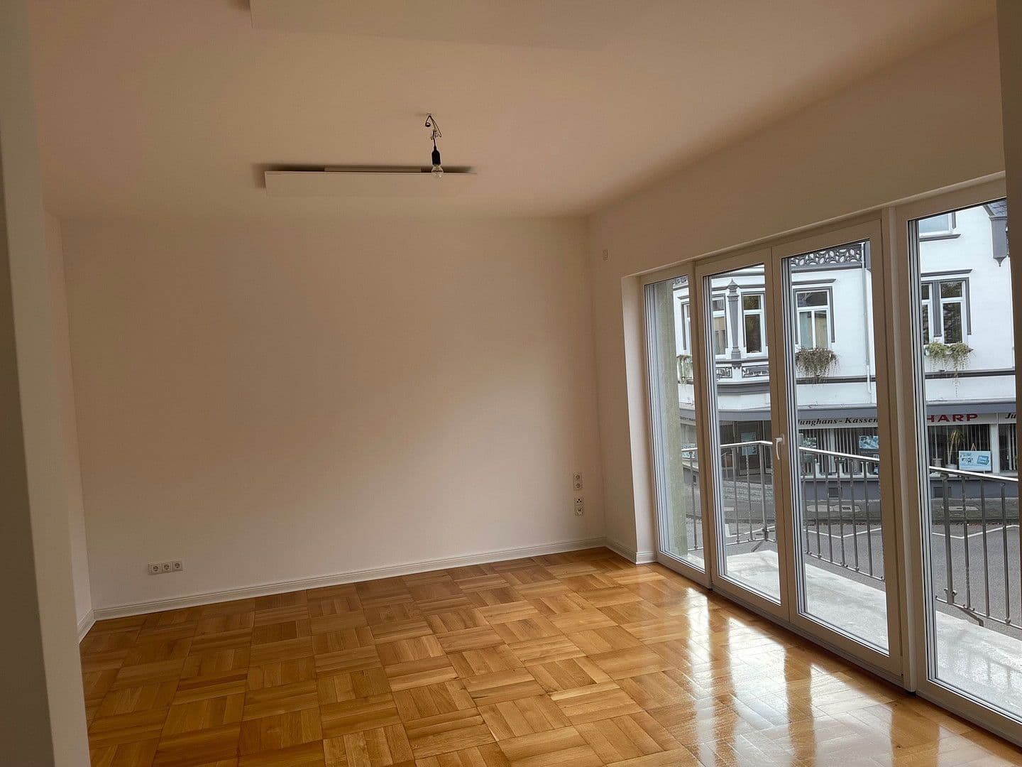 Prenájom bytu 3-izbový 90 m², Neuwied, Porýnie-Falcko Prenájom bytu 3-izbový 90 m², Neuwied, Porýnie-Falcko