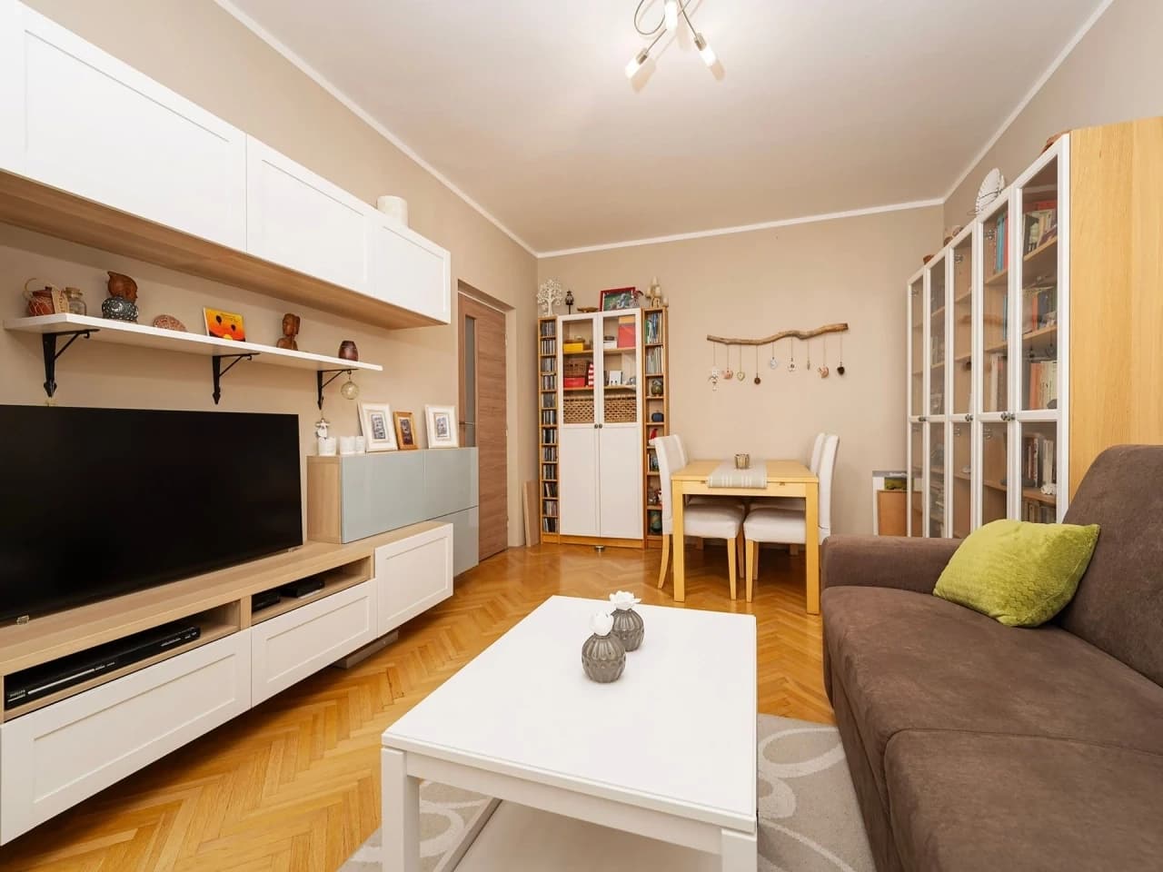 Prenájom bytu 3-izbový 72 m², Milénova, Brno, Jihomoravský kraj Prenájom bytu 3-izbový 72 m², Milénova, Brno, Jihomoravský kraj