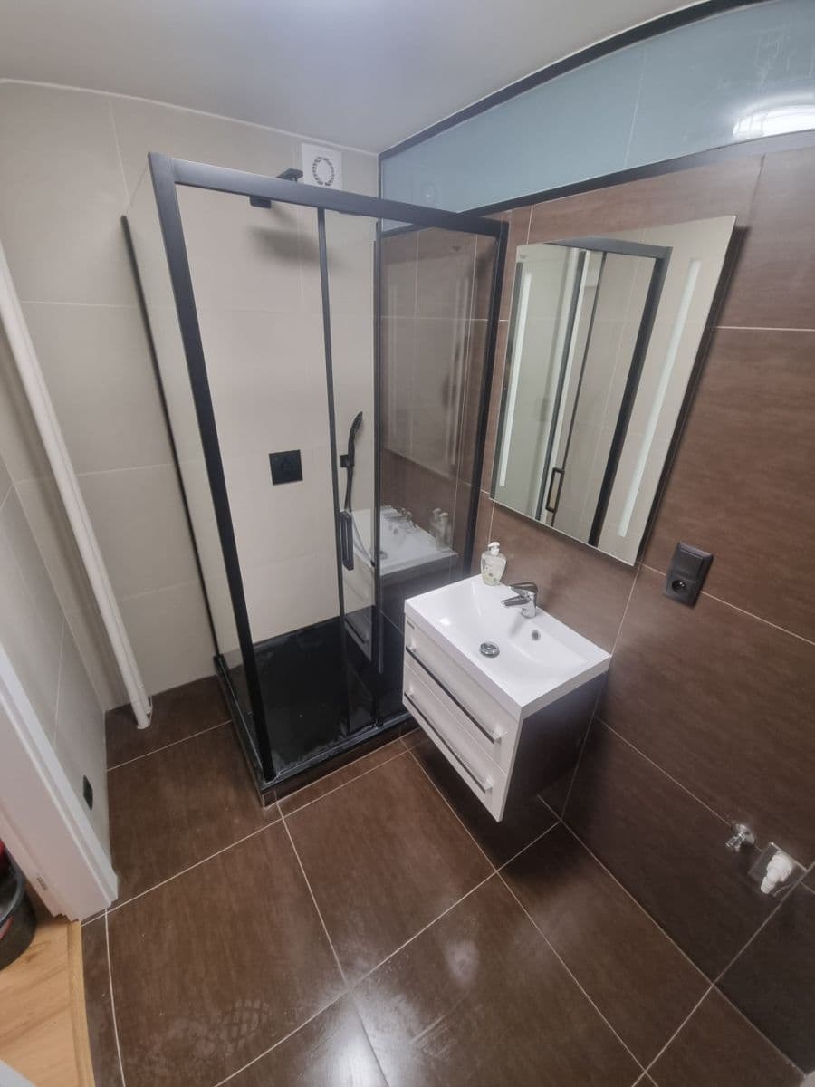 Prenájom bytu 3-izbový 75 m², Žerotínovo nám., Přerov, Olomoucký kraj Prenájom bytu 3-izbový 75 m², Žerotínovo nám., Přerov, Olomoucký kraj