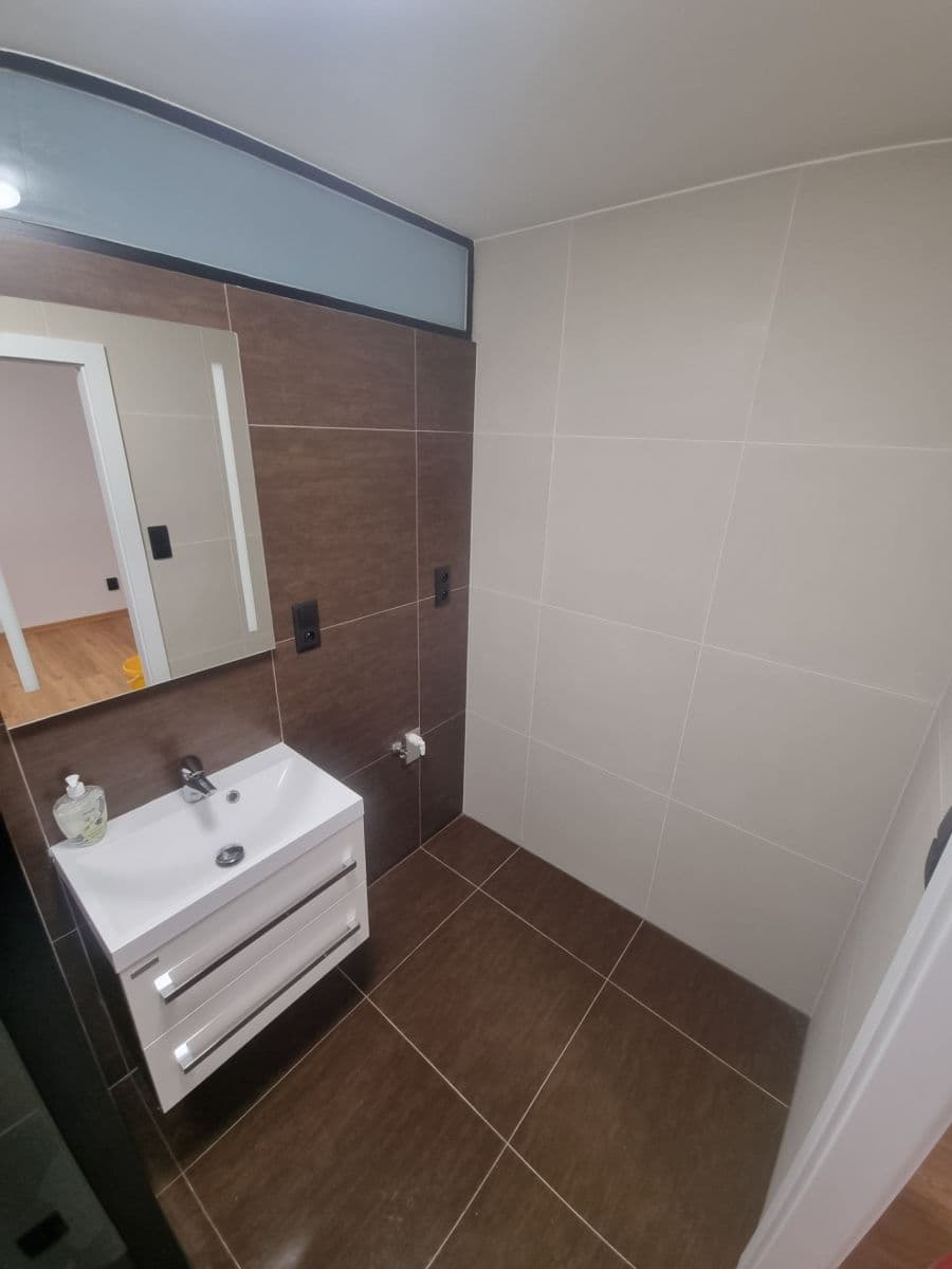 Prenájom bytu 3-izbový 75 m², Žerotínovo nám., Přerov, Olomoucký kraj Prenájom bytu 3-izbový 75 m², Žerotínovo nám., Přerov, Olomoucký kraj