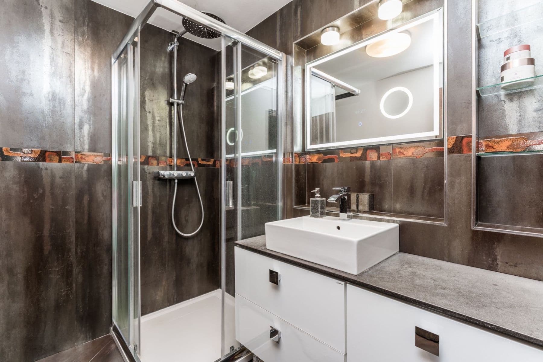 Prenájom bytu 3-izbový 105 m², Skloněná, Praha, Praha Prenájom bytu 3-izbový 105 m², Skloněná, Praha, Praha