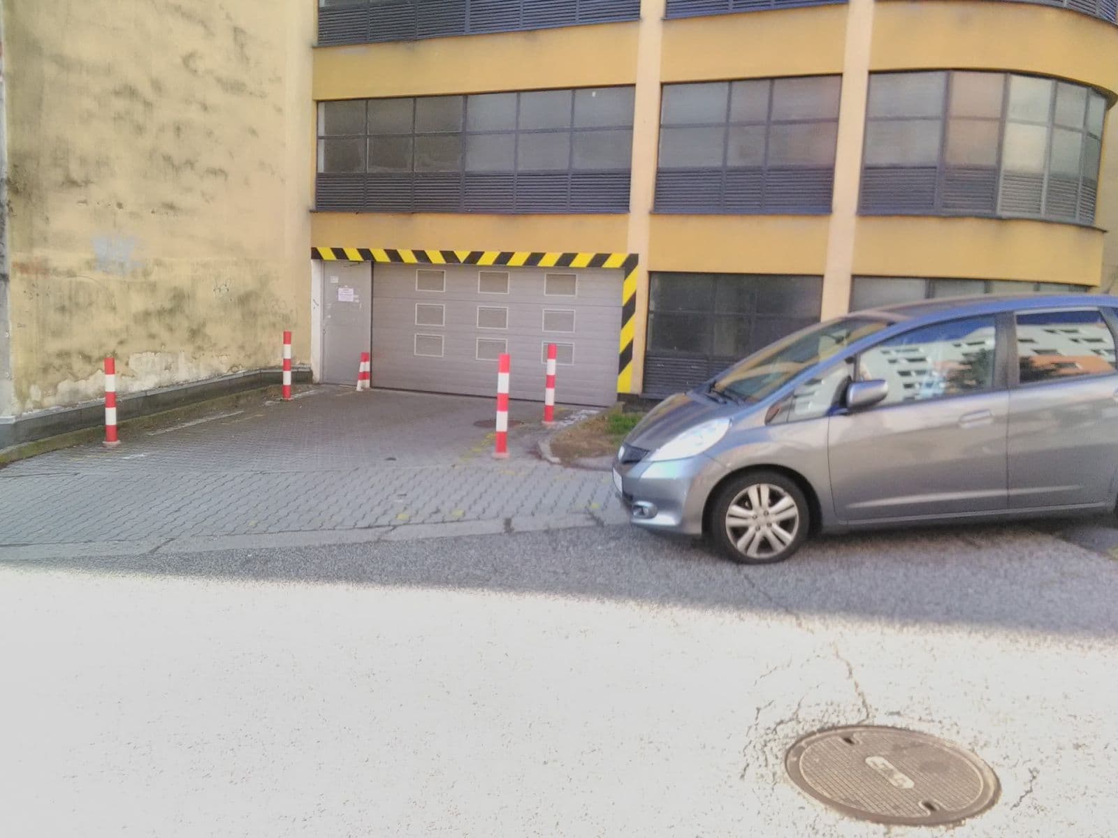 Prenájom garáže 16 m², Beniakova, Karlova Ves, Bratislavský kraj Prenájom garáže 16 m², Beniakova, Karlova Ves, Bratislavský kraj