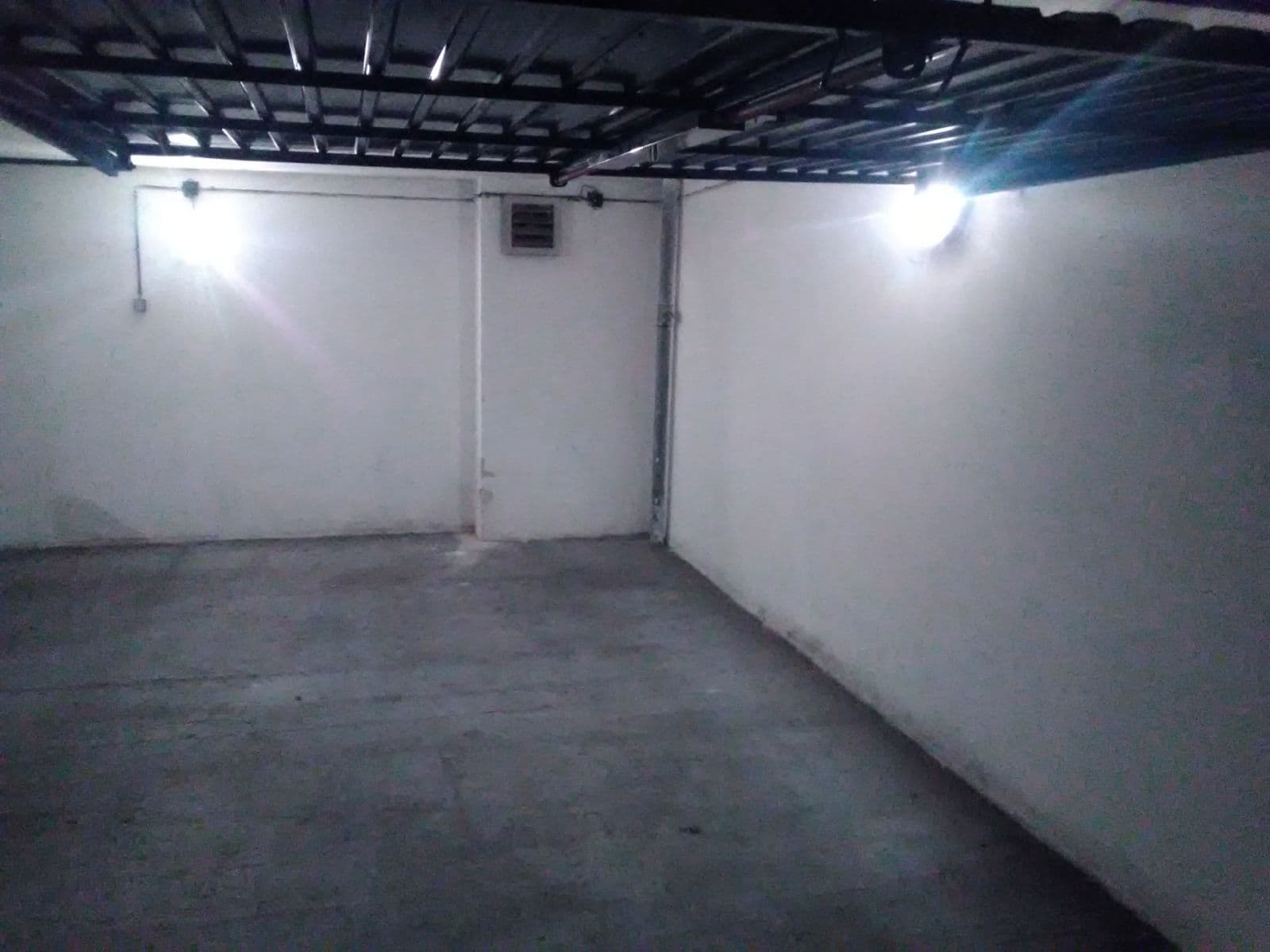 Prenájom garáže 16 m², Beniakova, Karlova Ves, Bratislavský kraj Prenájom garáže 16 m², Beniakova, Karlova Ves, Bratislavský kraj