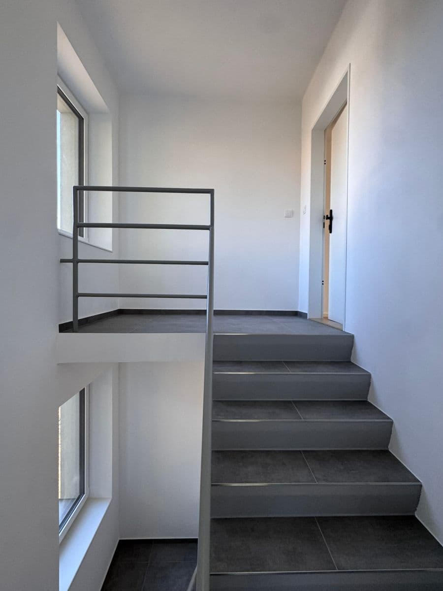 Prenájom bytu 3-izbový 60 m², U Cihelny, Unhošť, Středočeský kraj Prenájom bytu 3-izbový 60 m², U Cihelny, Unhošť, Středočeský kraj