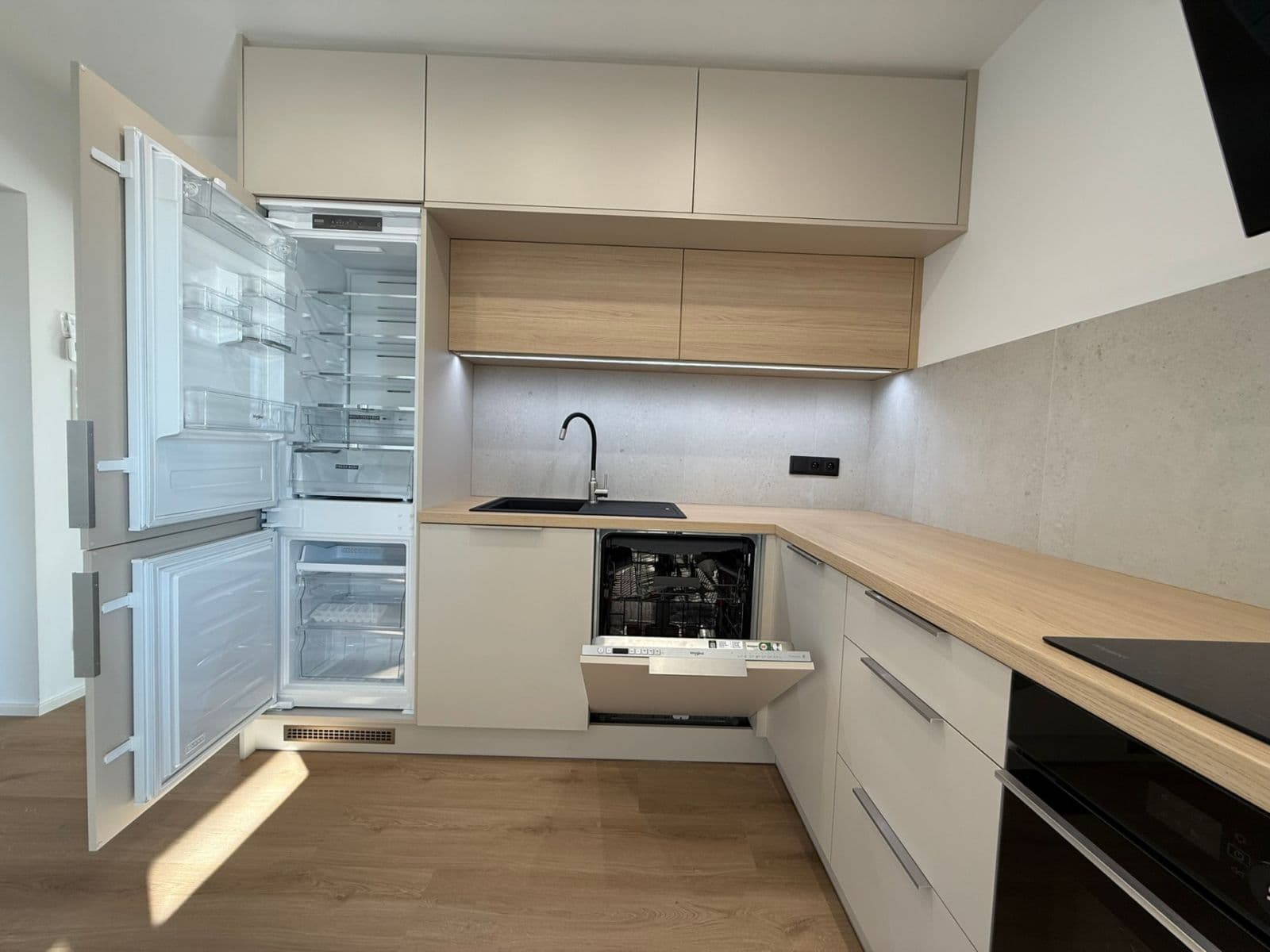 Prenájom bytu 3-izbový 60 m², U Cihelny, Unhošť, Středočeský kraj Prenájom bytu 3-izbový 60 m², U Cihelny, Unhošť, Středočeský kraj