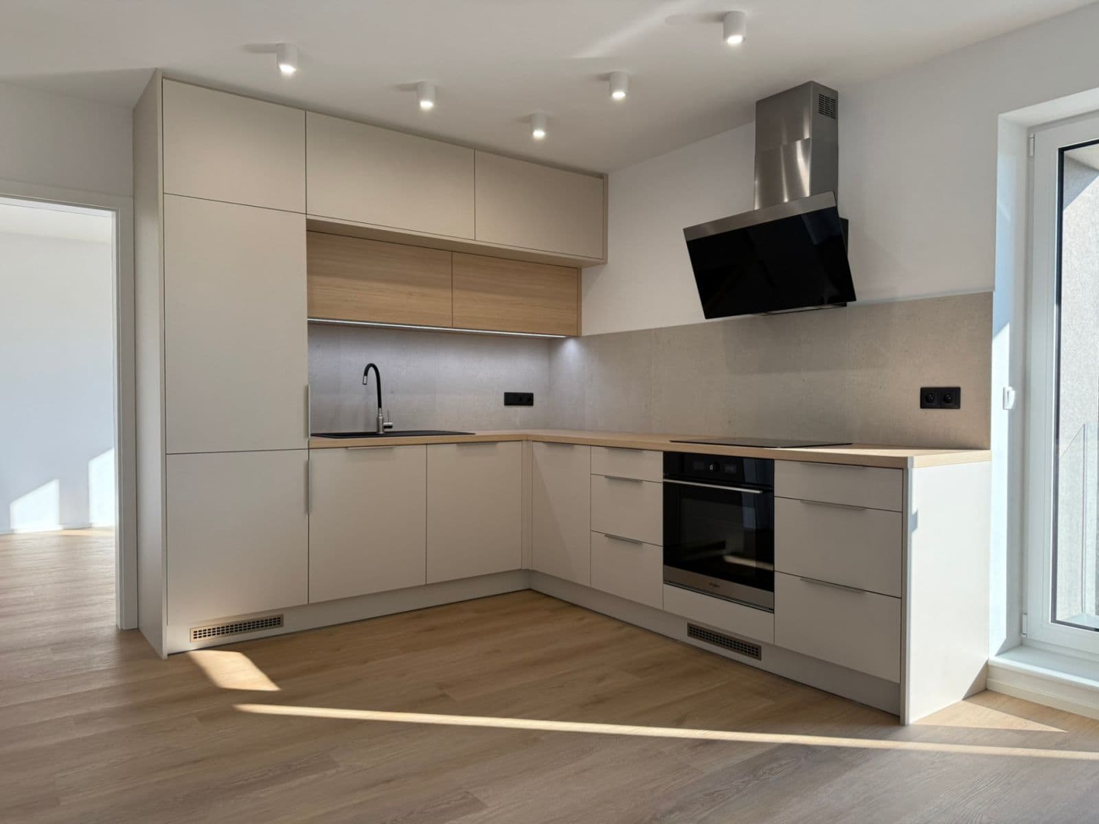 Prenájom bytu 3-izbový 60 m², U Cihelny, Unhošť, Středočeský kraj Prenájom bytu 3-izbový 60 m², U Cihelny, Unhošť, Středočeský kraj