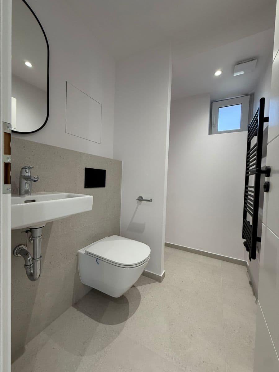 Prenájom bytu 3-izbový 60 m², U Cihelny, Unhošť, Středočeský kraj Prenájom bytu 3-izbový 60 m², U Cihelny, Unhošť, Středočeský kraj