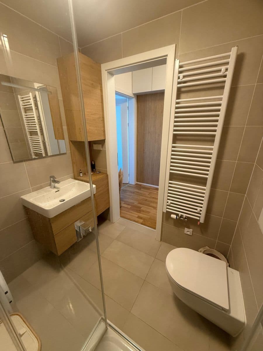 Prenájom bytu 1-izbový 32 m², Fafkových, Praha, Praha Prenájom bytu 1-izbový 32 m², Fafkových, Praha, Praha