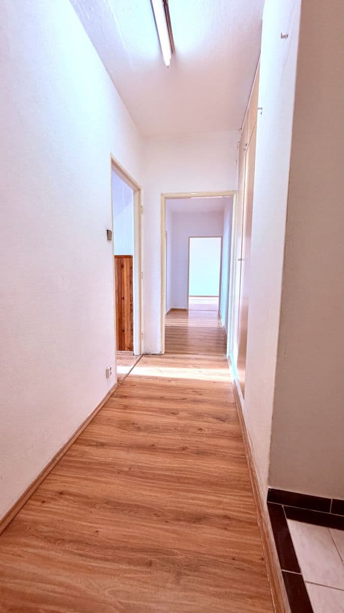 Predaj bytu 3-izbový 78 m², Ľudovíta Okánika, Nitra, Nitriansky kraj Predaj bytu 3-izbový 78 m², Ľudovíta Okánika, Nitra, Nitriansky kraj