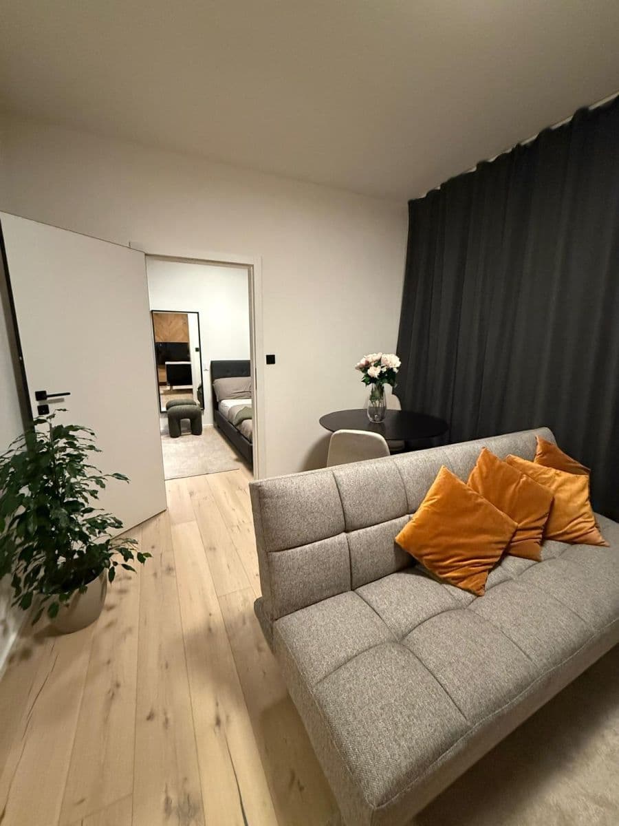 Prenájom bytu 2-izbový 34 m², Krymská, Praha, Praha Prenájom bytu 2-izbový 34 m², Krymská, Praha, Praha