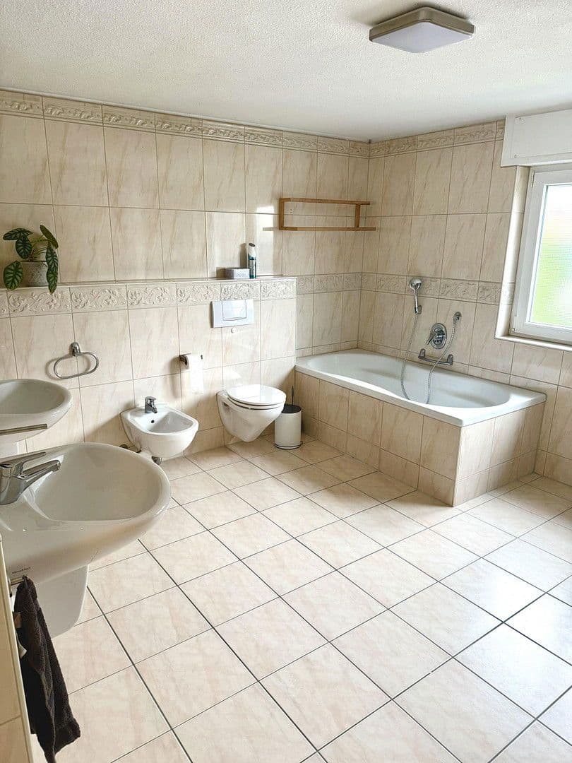 Predaj domu 180 m², pozemek 698 m², Merkurstraße 28, Muggensturm, Bádensko-Wurttembersko Predaj domu 180 m², pozemek 698 m², Merkurstraße 28, Muggensturm, Bádensko-Wurttembersko