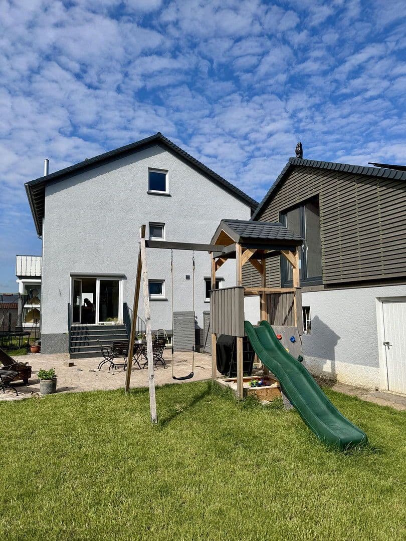 Predaj domu 180 m², pozemek 698 m², Merkurstraße 28, Muggensturm, Bádensko-Wurttembersko Predaj domu 180 m², pozemek 698 m², Merkurstraße 28, Muggensturm, Bádensko-Wurttembersko