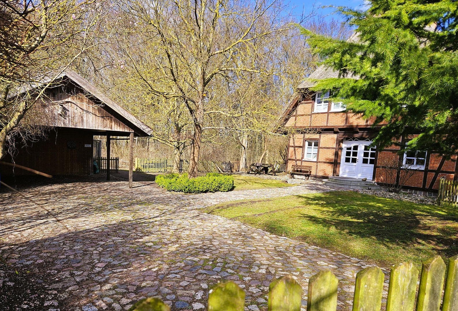 Predaj domu 285 m², pozemok 3.680 m², Ringstraße 8b, Dobin am See, Meklenbursko-Predpomoransko Predaj domu 285 m², pozemok 3.680 m², Ringstraße 8b, Dobin am See, Meklenbursko-Predpomoransko