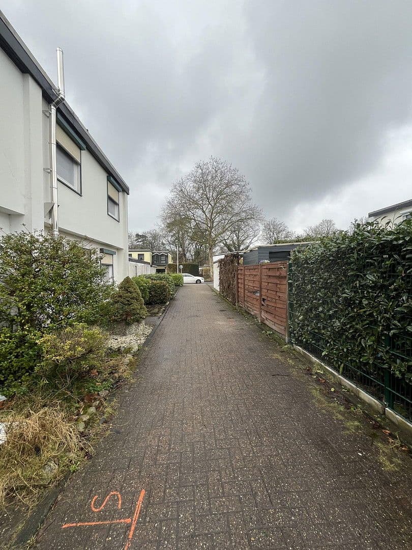 Predaj domu 146 m², pozemek 294 m², Delmenhorst, Dolné Sasko Predaj domu 146 m², pozemek 294 m², Delmenhorst, Dolné Sasko