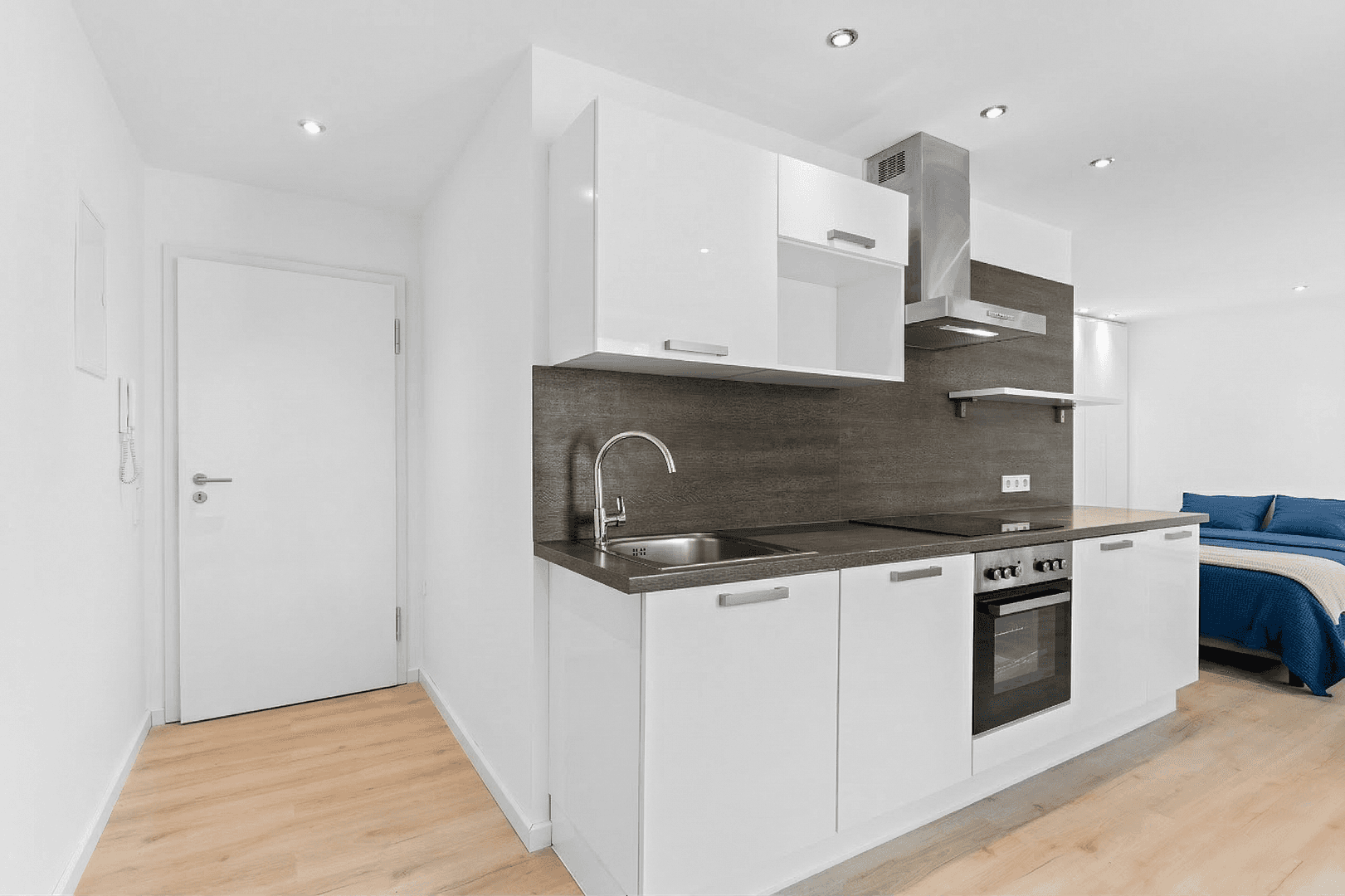 Prenájom bytu 1-izbový 30 m², Frankfurt, Hesensko Prenájom bytu 1-izbový 30 m², Frankfurt, Hesensko