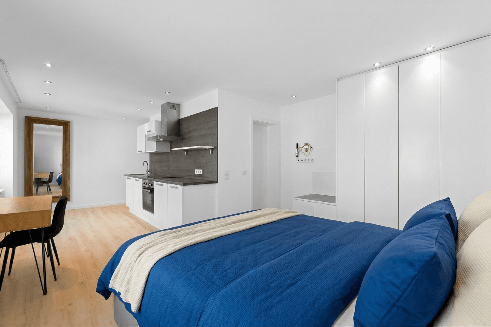 Prenájom bytu 1-izbový 30 m², Frankfurt, Hesensko Prenájom bytu 1-izbový 30 m², Frankfurt, Hesensko