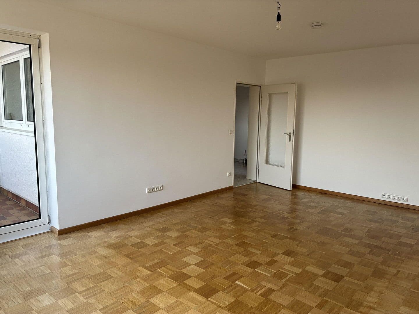 Prenájom bytu 2-izbový 61 m², Münchener Str. 10, Germering, Bavorsko Prenájom bytu 2-izbový 61 m², Münchener Str. 10, Germering, Bavorsko
