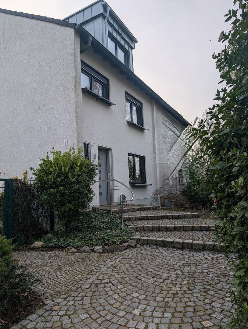 Predaj domu 123 m², pozemek 574 m², Oberhausen, Severné Porýnie - Westfálsko Predaj domu 123 m², pozemek 574 m², Oberhausen, Severné Porýnie - Westfálsko