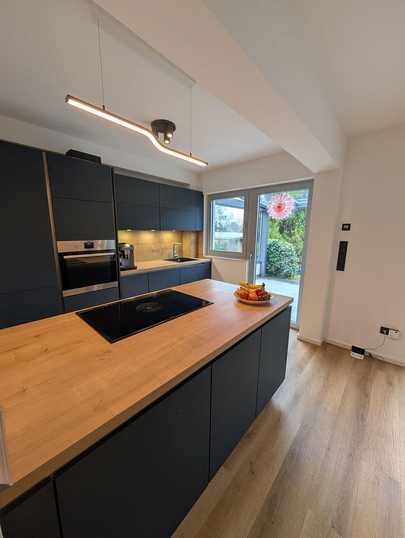 Predaj domu 123 m², pozemek 574 m², Oberhausen, Severné Porýnie - Westfálsko Predaj domu 123 m², pozemek 574 m², Oberhausen, Severné Porýnie - Westfálsko