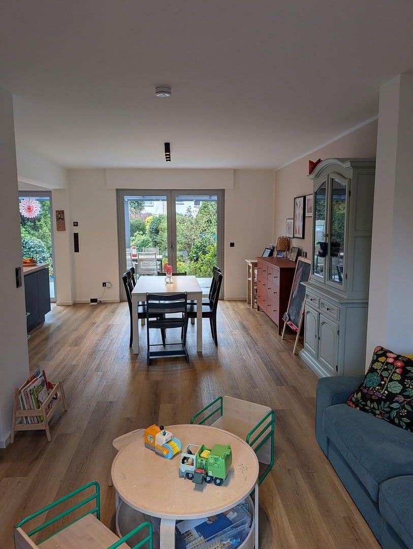 Predaj domu 123 m², pozemek 574 m², Oberhausen, Severné Porýnie - Westfálsko Predaj domu 123 m², pozemek 574 m², Oberhausen, Severné Porýnie - Westfálsko