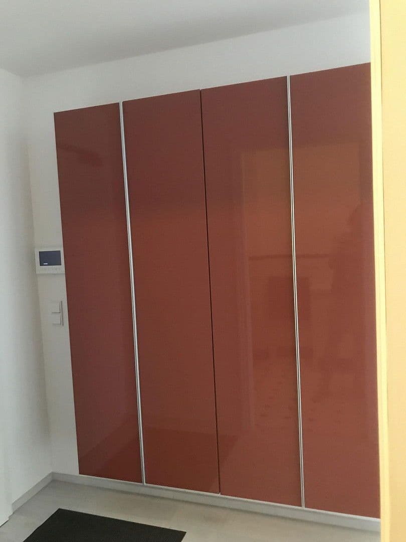 Prenájom bytu 3-izbový 82 m², Frankfurt am Main, Hesensko Prenájom bytu 3-izbový 82 m², Frankfurt am Main, Hesensko