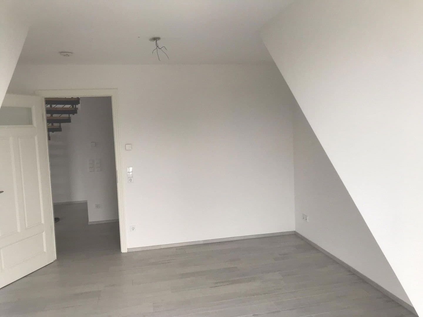 Prenájom bytu 3-izbový 82 m², Frankfurt am Main, Hesensko Prenájom bytu 3-izbový 82 m², Frankfurt am Main, Hesensko