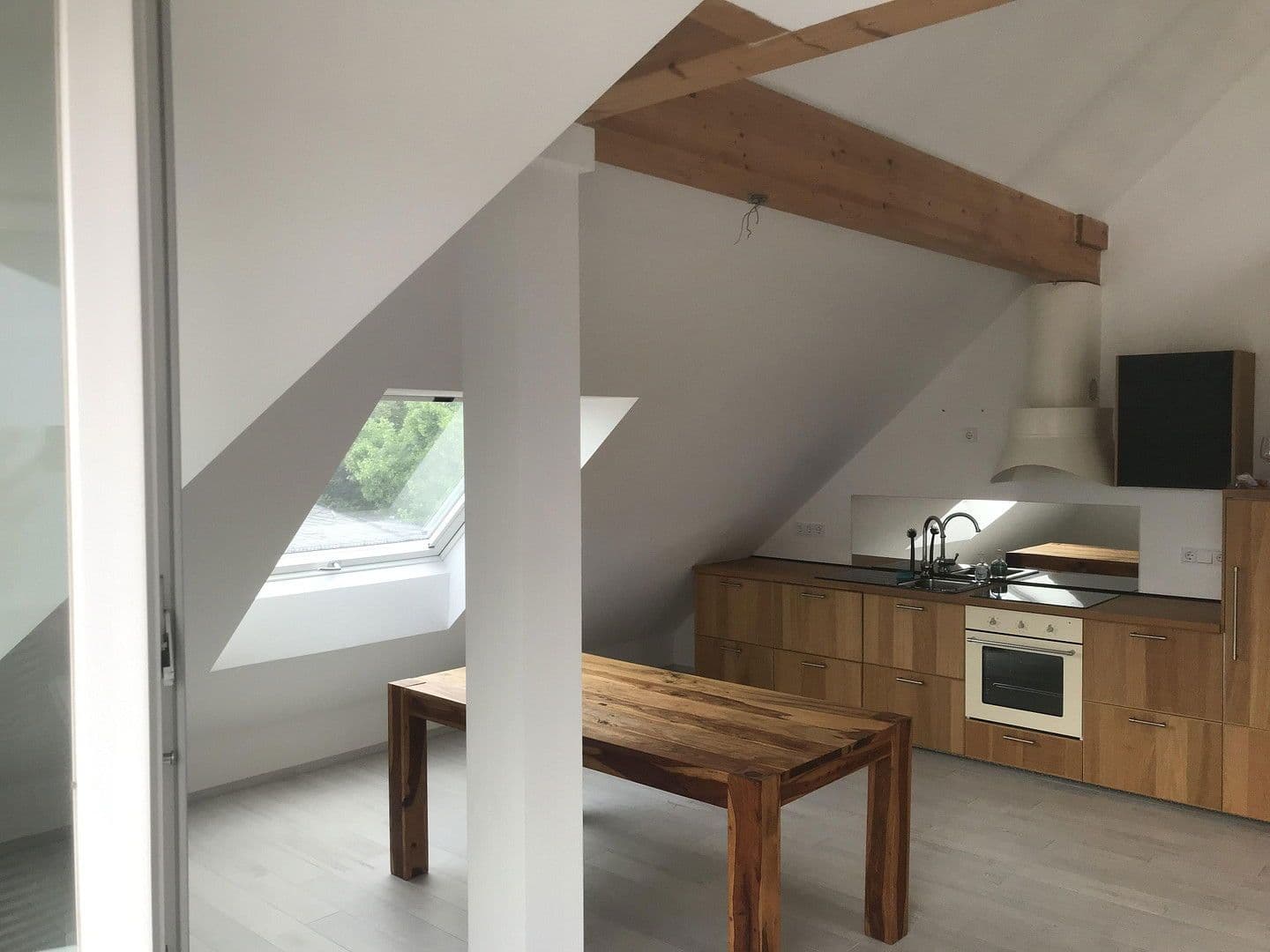 Prenájom bytu 3-izbový 82 m², Frankfurt am Main, Hesensko Prenájom bytu 3-izbový 82 m², Frankfurt am Main, Hesensko