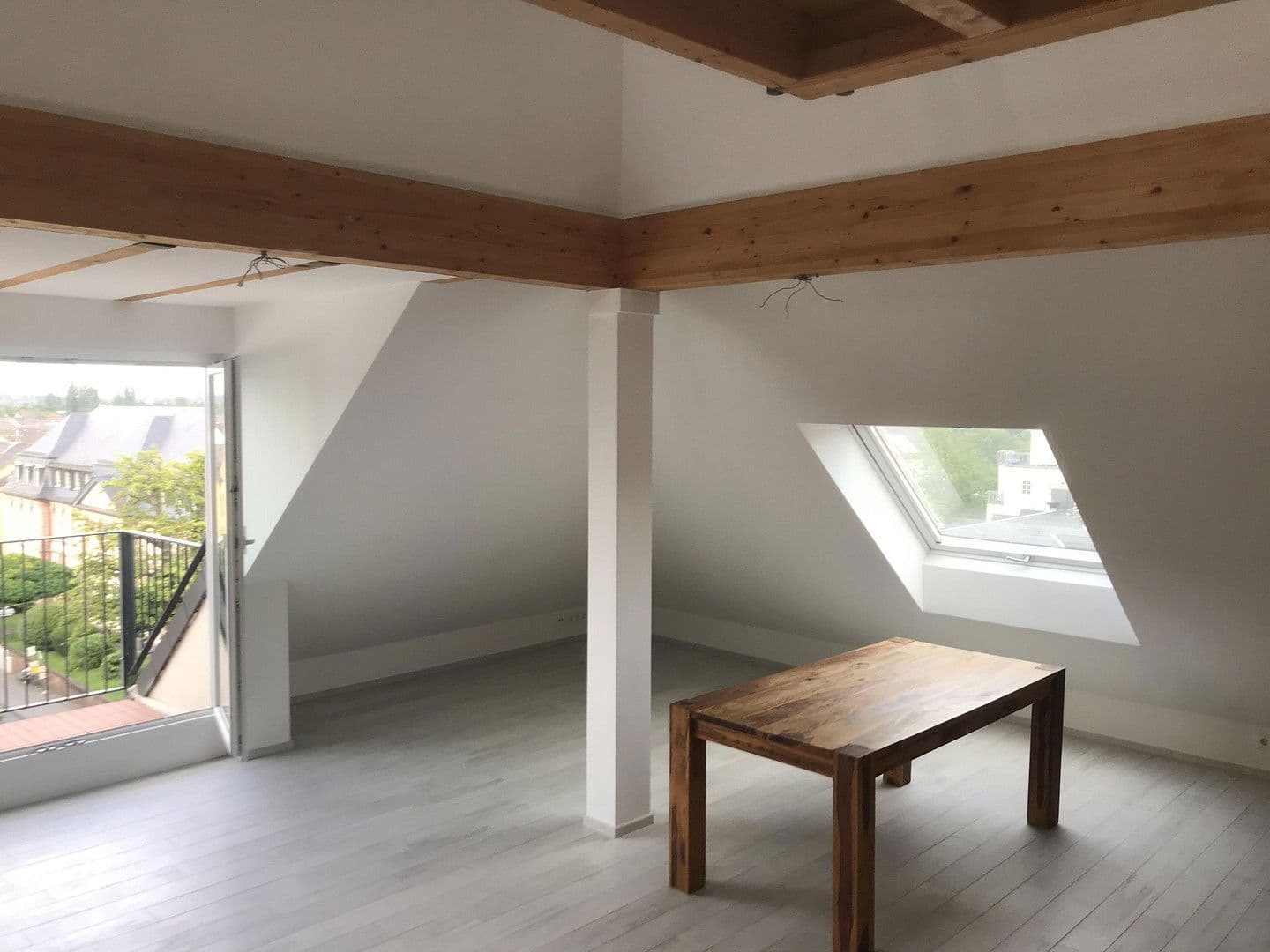 Prenájom bytu 3-izbový 82 m², Frankfurt am Main, Hesensko Prenájom bytu 3-izbový 82 m², Frankfurt am Main, Hesensko