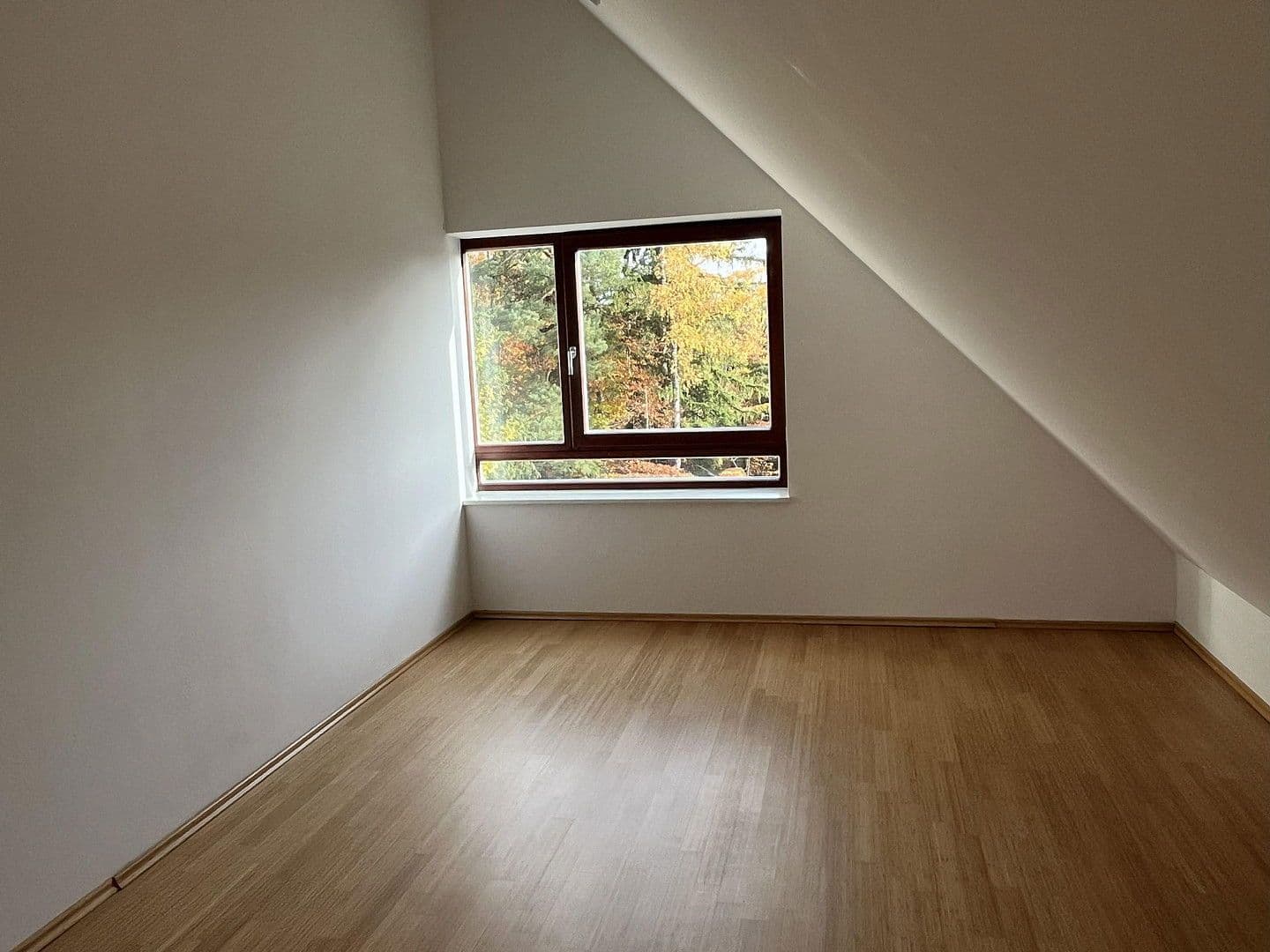 Prenájom bytu 3-izbový 72 m², München, Bavorsko Prenájom bytu 3-izbový 72 m², München, Bavorsko