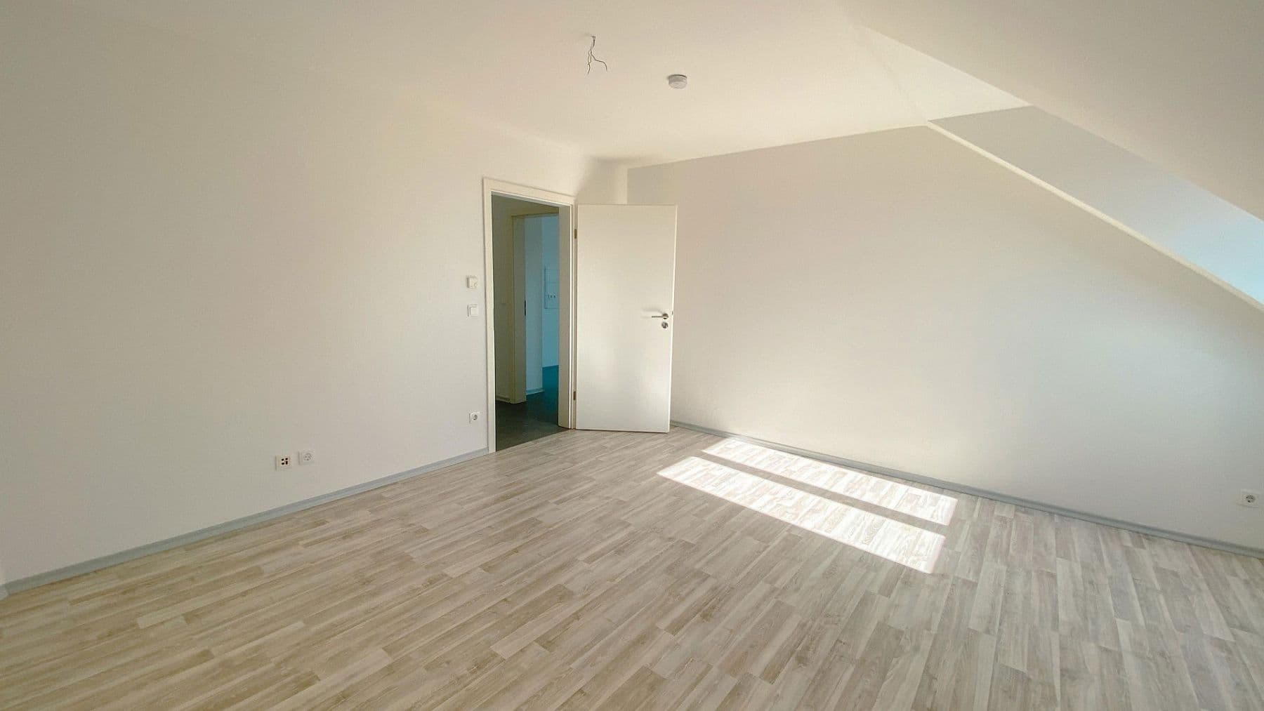 Prenájom bytu 3-izbový 94 m², Passau-Grubweg, Bavorsko Prenájom bytu 3-izbový 94 m², Passau-Grubweg, Bavorsko