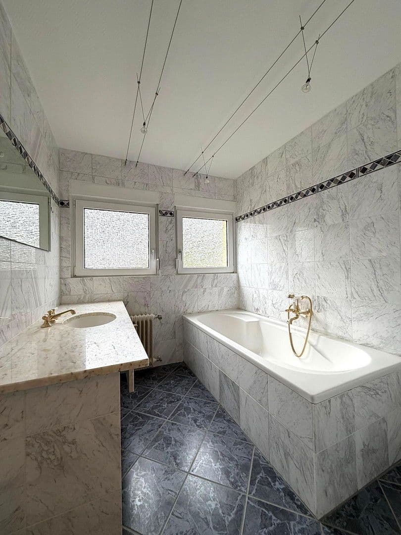 Prenájom bytu 4-izbový 110 m², Villbacher Str. 44, Bad Orb, Hesensko Prenájom bytu 4-izbový 110 m², Villbacher Str. 44, Bad Orb, Hesensko