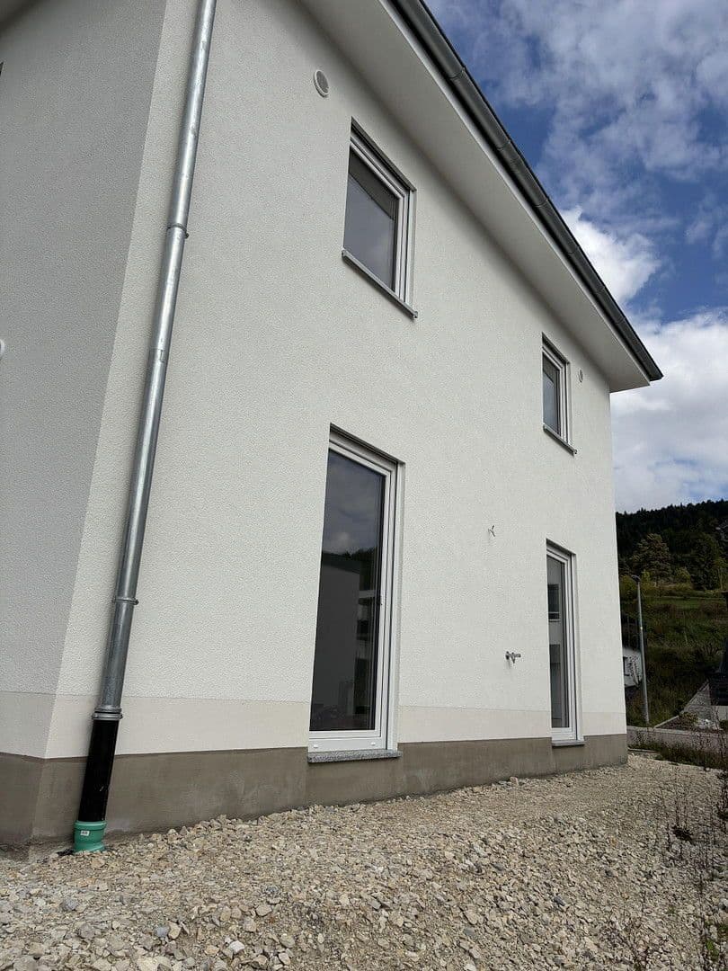 Predaj domu 124 m², pozemek 459 m², Wehingen, Bádensko-Wurttembersko Predaj domu 124 m², pozemek 459 m², Wehingen, Bádensko-Wurttembersko