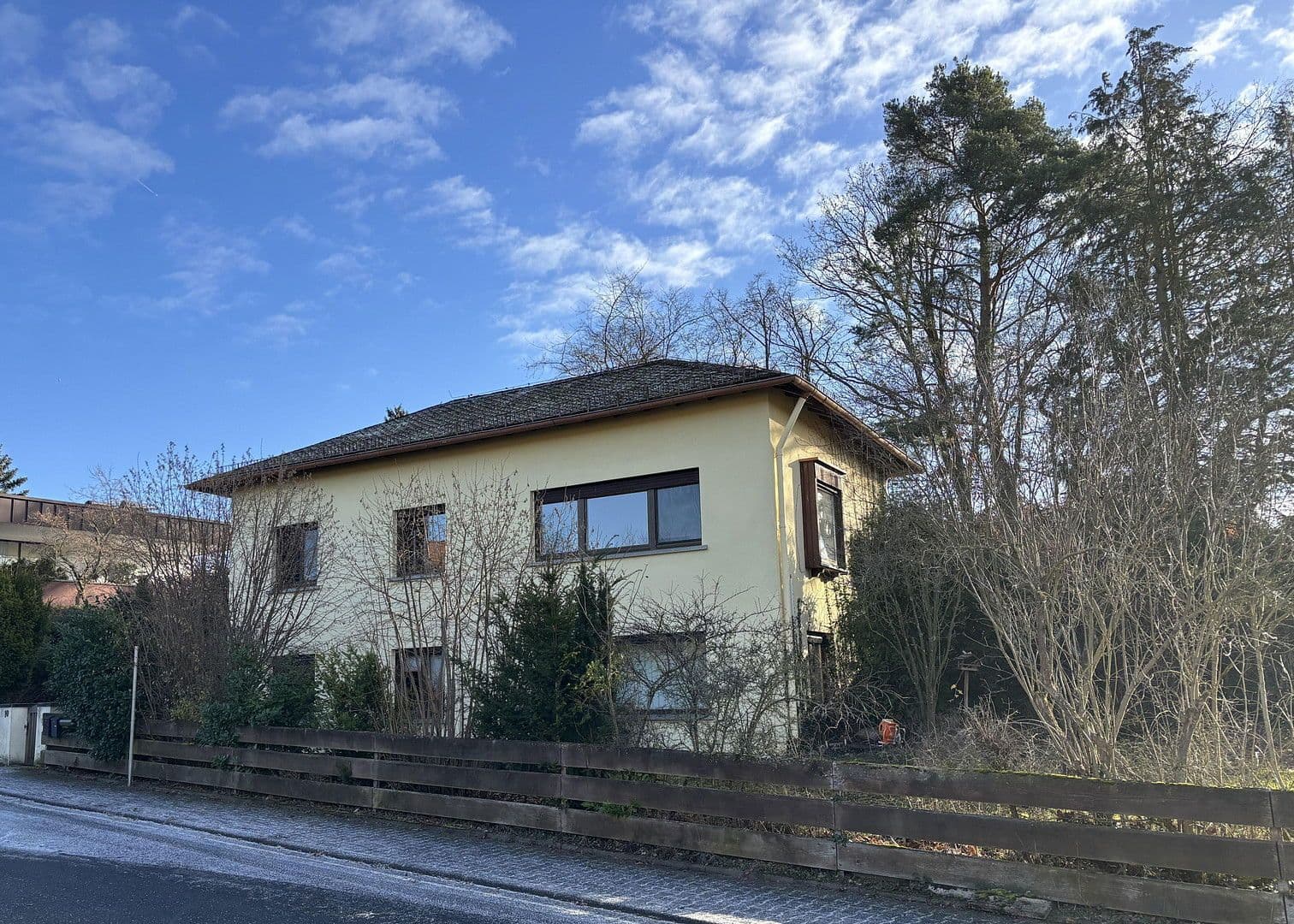 Predaj domu 155 m², pozemek 1.195 m², Usingen, Hesensko Predaj domu 155 m², pozemek 1.195 m², Usingen, Hesensko