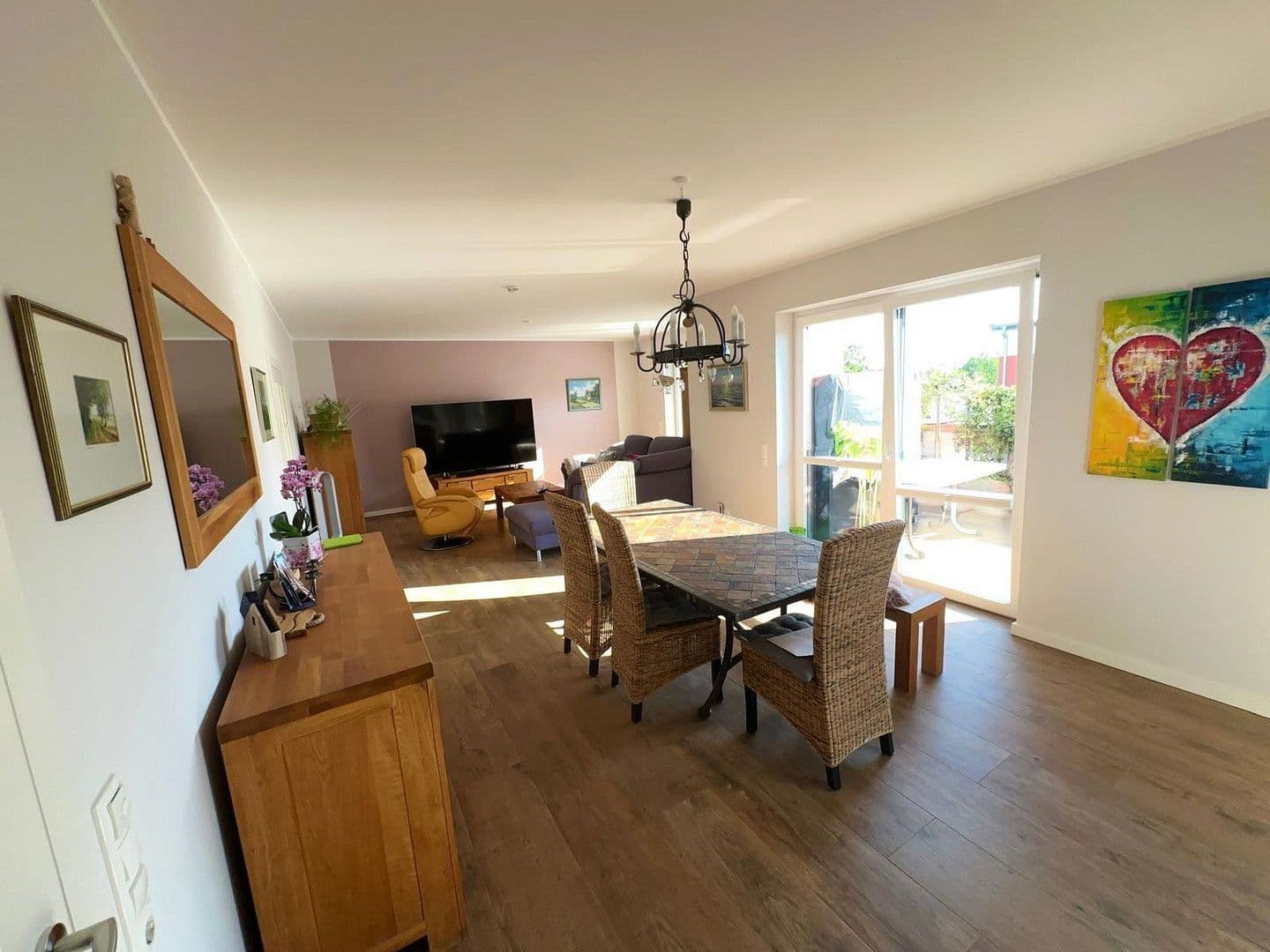 Predaj bytu 3-izbový 129 m², Schwerin (Krebsförden), Meklenbursko-Predpomoransko Predaj bytu 3-izbový 129 m², Schwerin (Krebsförden), Meklenbursko-Predpomoransko